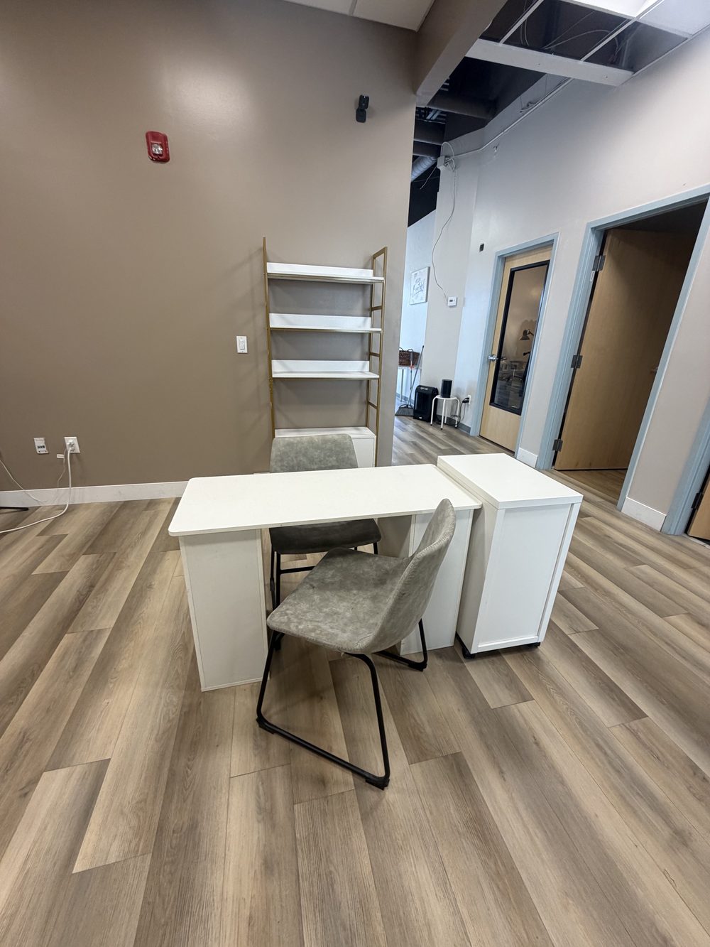 White nail table and client chair